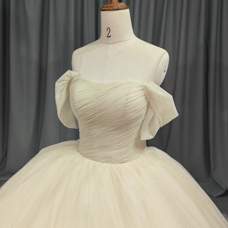 Light Champagne Shiny Quinceanera Dresses Ball Gown Off The Shoulder Tull Tiered Party Birthday Sweet 16 Vestidos 15 De Anos