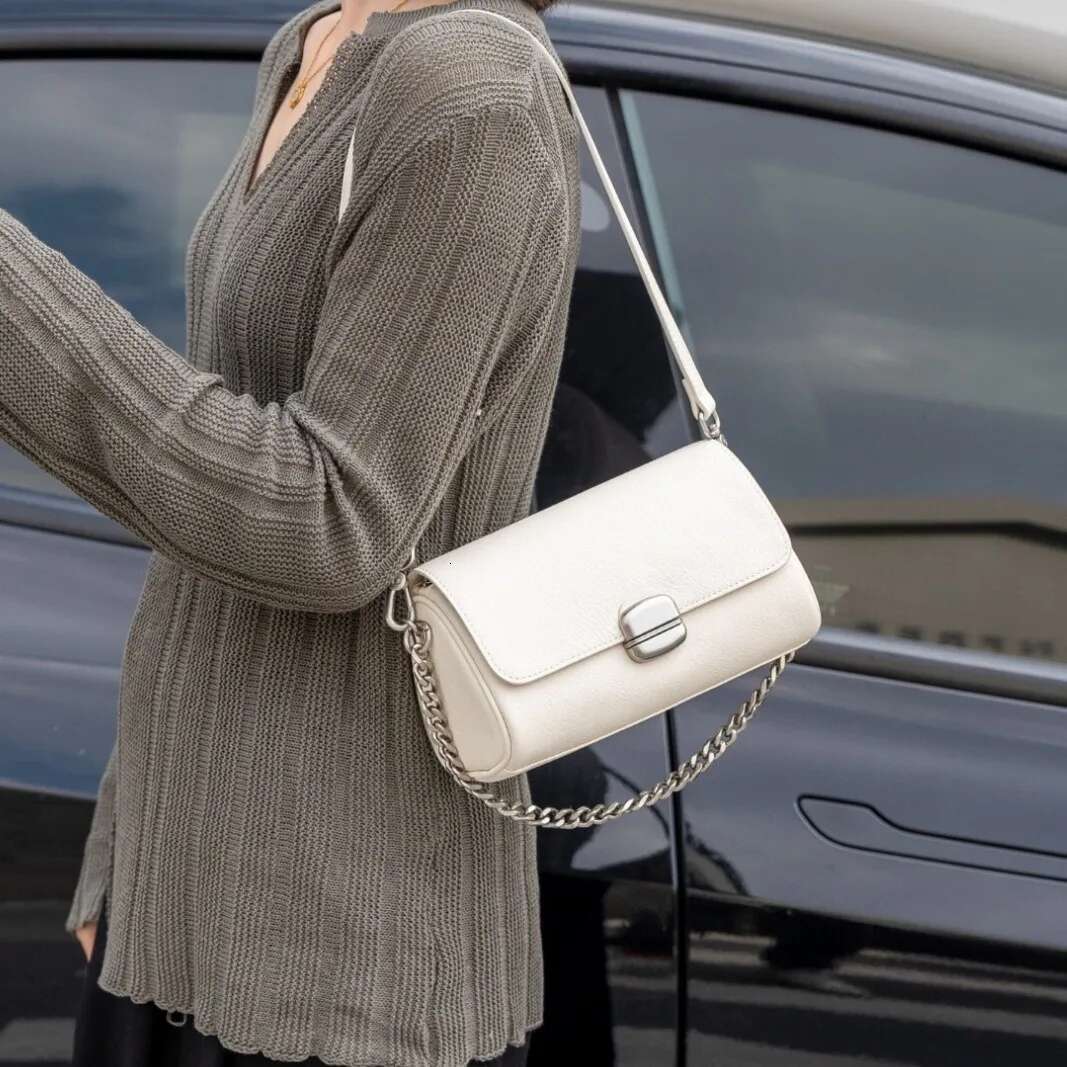 Soft Genuine Leather Women's Round Bucket Crossbody Bag Suitable For Daily Fashionable Handbags Of Commuters