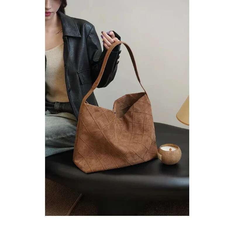 High-End Rhombus Tote Large-Capacity Armpit Suede Shoulder Bag, Portable Bucket Bag For Women 2023 New Winter