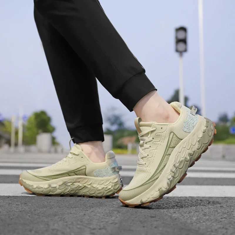 Professional Men Cross-country hot Hiking Non-slip Unisex Mountain Climbing Sneakers Good Quali Wen Hiker Shoes Z250301