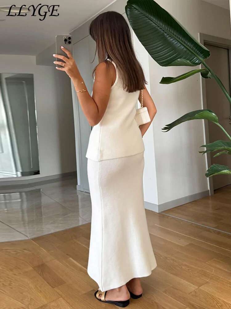 Designer Elegant Knit Vest Sets Women Slim O-Neck Single Breasted Vests Solid Hip Package Skirts 2025 Spring Lady Vacation Outfits