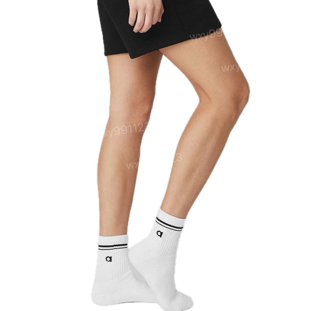 New Women Men Ankle Short Socks With Tags Fashion Yoga Sports High Sock 3 5 pairs Lot Black Grey White with Embroidery letters