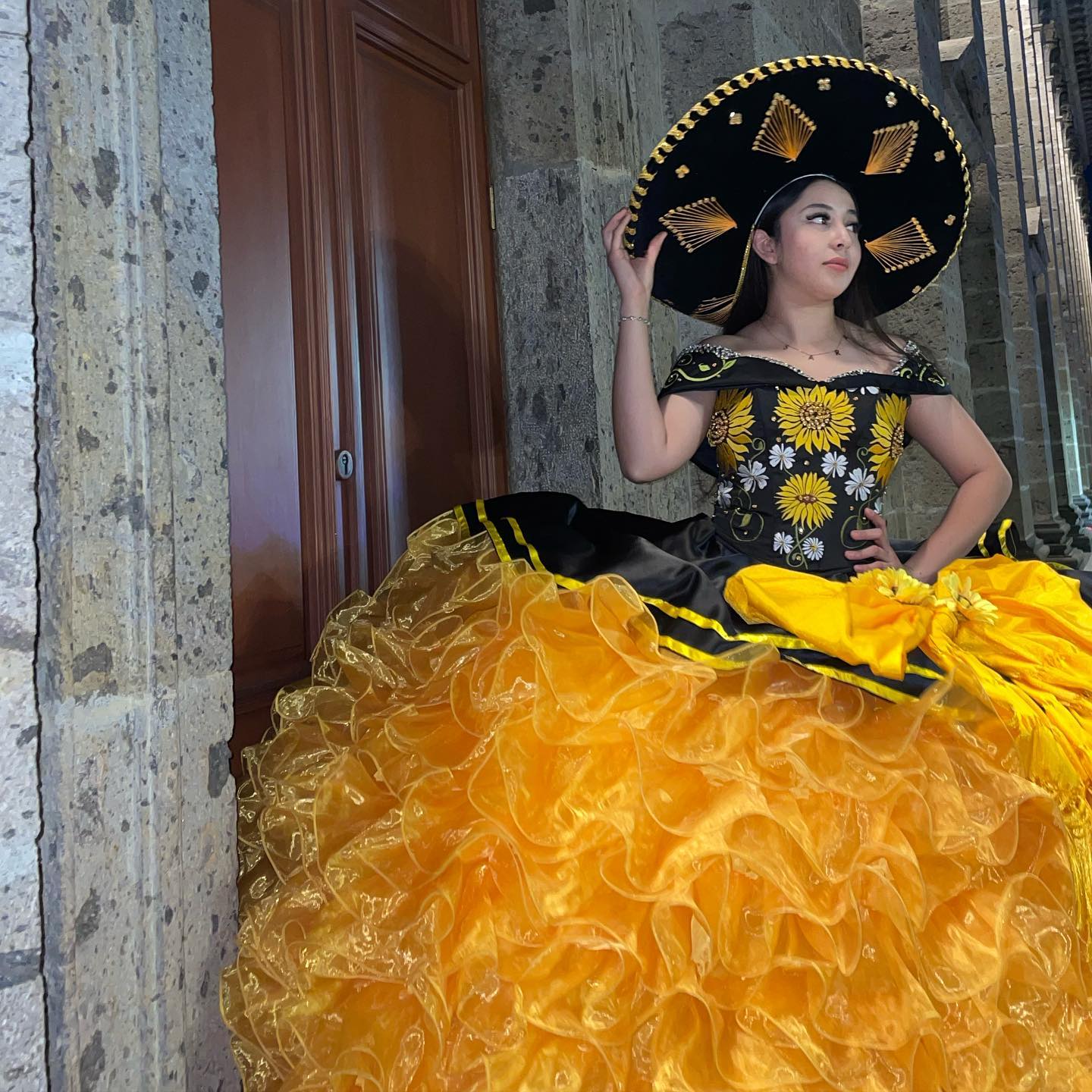Mexican Charro Quinceanera Dress Off Shoulder Black And Gold Embroidery Princess Sweet 16 Dresses Luxury Prom Boutique Special Occasion Ball Gown