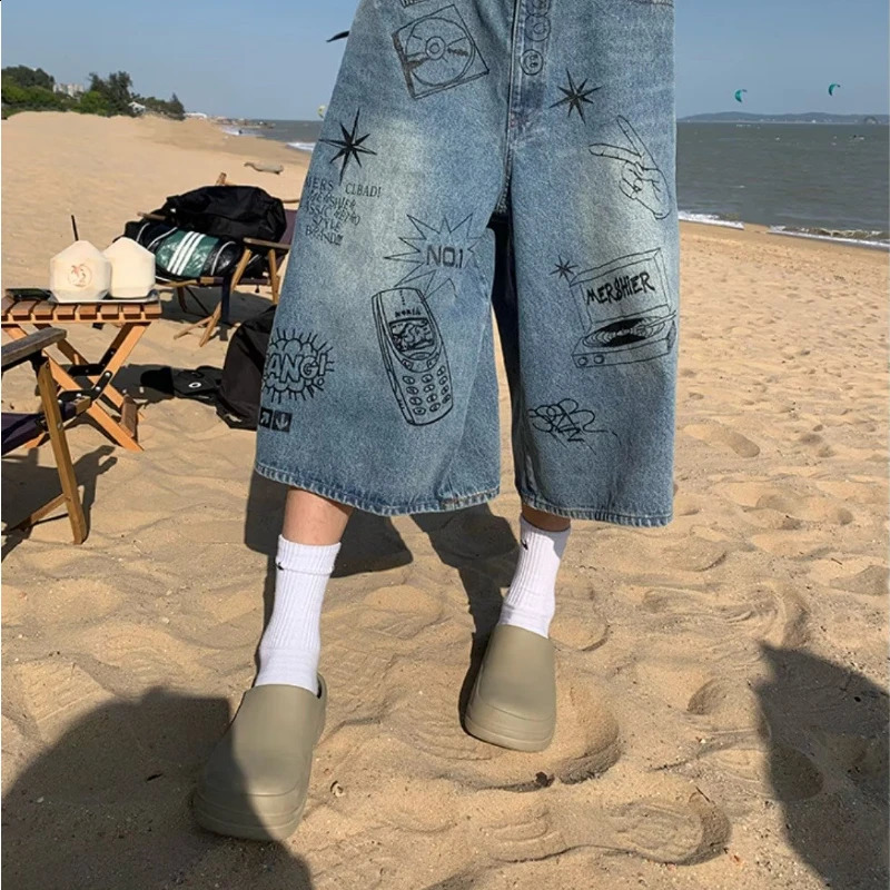 Mens Graffiti Denim Shorts Women Vintage Cartoon Pattern Print Straight Wide Leg Shorts High Street Oversize Kneen Length Pants 250228