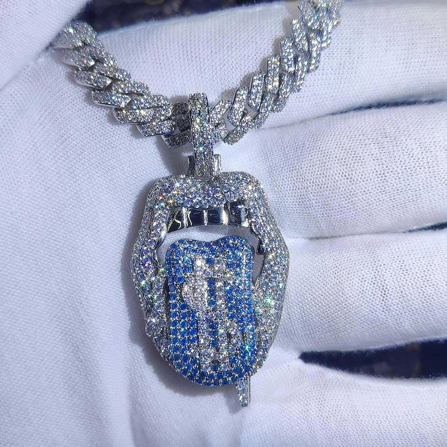 Iced Out Crazy Dollar Blazing Tongue Creative Pendant Full Shiny Colored CZ Necklace Hip Hop Charm Jewelry for Men Women 250228