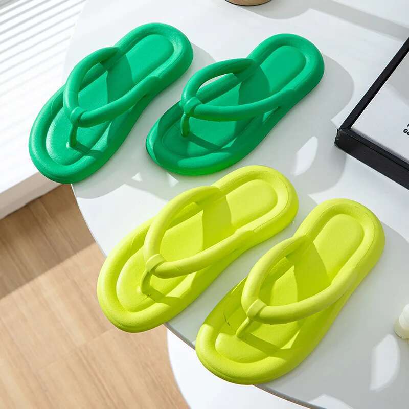 EVA Soft Sole Women's Flip ps 2025 Summer Beach Non-slip Cloud Slippers Women Thick Platform Clip Toe Bathroom Slides