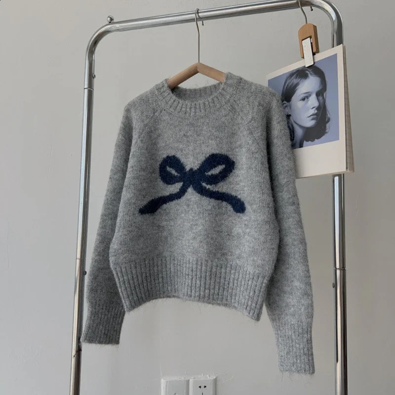 Round neck pullover gray bow lined sweater for women in autumn and winter 2024 small soft rubber base knit 250225