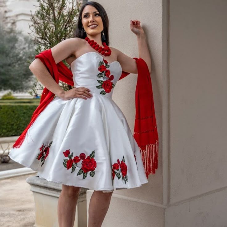Simple Knee Length Short A-Line Prom Dresses With Red Floral Embroidery A-Line White Homecoming Dress Special Occasion Gown