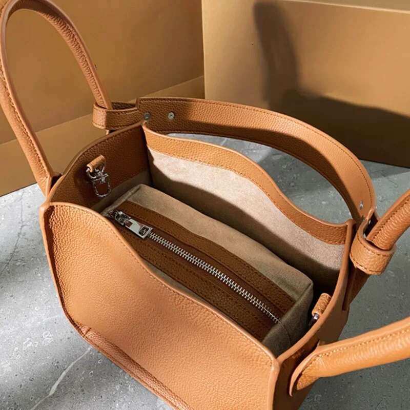 Women's Genuine Leather Bucket Bag Spring Summer 2023 Versatile Niche High-End Feel Delicate Handheld Crossbody Vegetable Basket