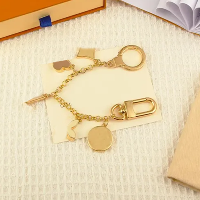 NEW Fashion Keychain Letter Designer Keychains Metal Keychain Womens Bag Charm Pendant Auto Parts gift