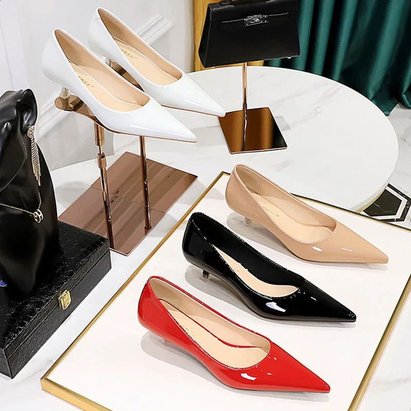 Patent Leather Mid Heel Women Shoes 2025 Spring Kitten Heels 4.5 Cm Pointed Shoes Women Pumps Occupational OL Office Heels 250228