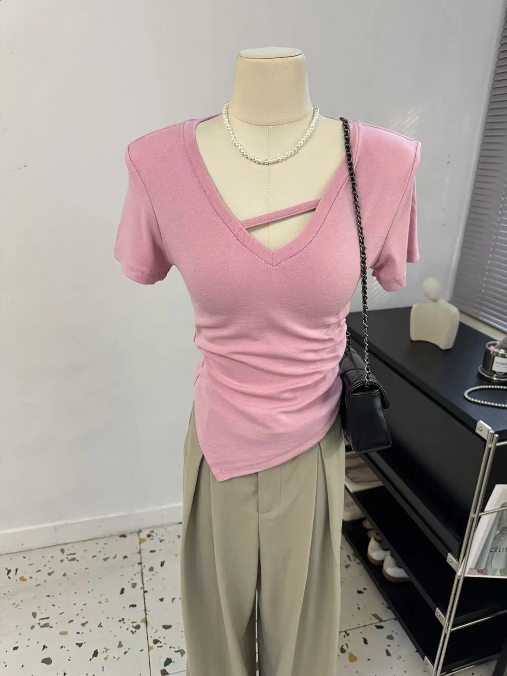 Wholesale V Neck T Shirts for Women Basic Slim Fit Top Women Shoulder Pads Summer Top High Strecth Short Sleeve Solid T Shirt 250225