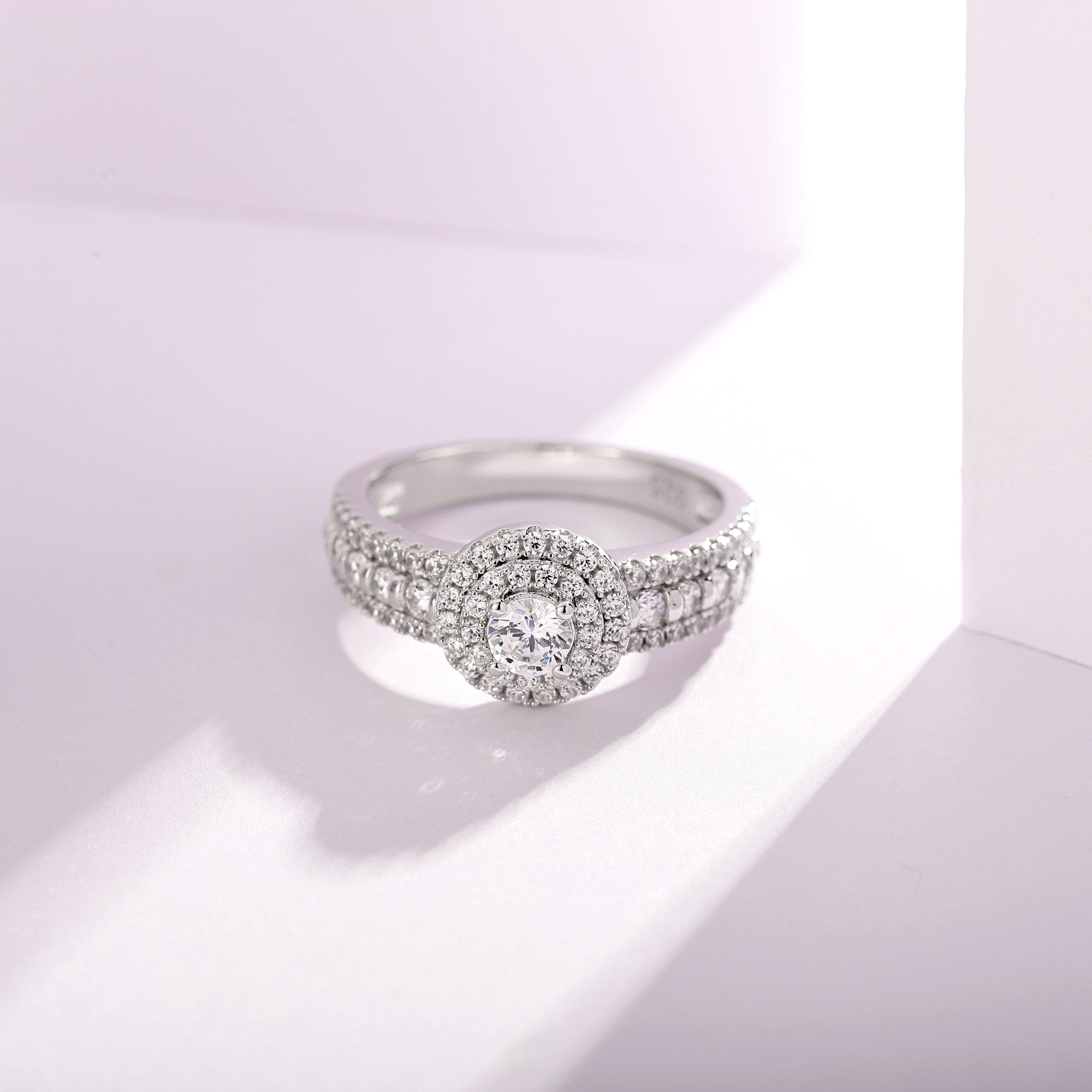 Exquisite Jewelry Silver Fashion Wedding Women's Leisure Micro Paving Set with Cubic Zirconia VVS Sandstone Ring