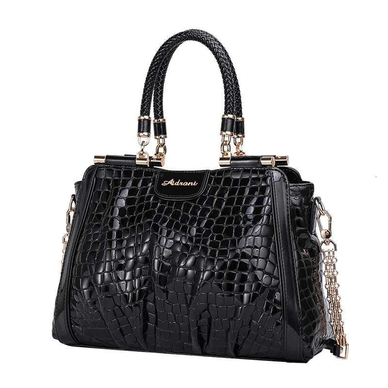 Crocodile pattern 2023 new fashionable and high-end leather handbag for women with large capacity