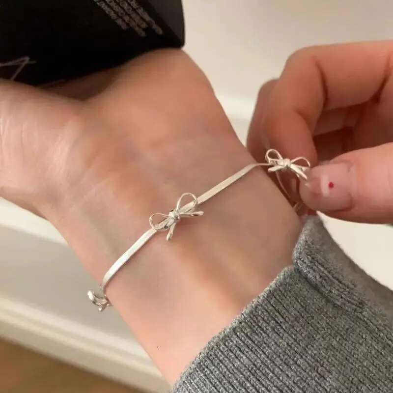 Fashion Sweet Bow Bracelets for Women Girls Sparkg Delicate Ribbon Bowknot Snake Bones Chain Bracelet Party Jewelry Gifts