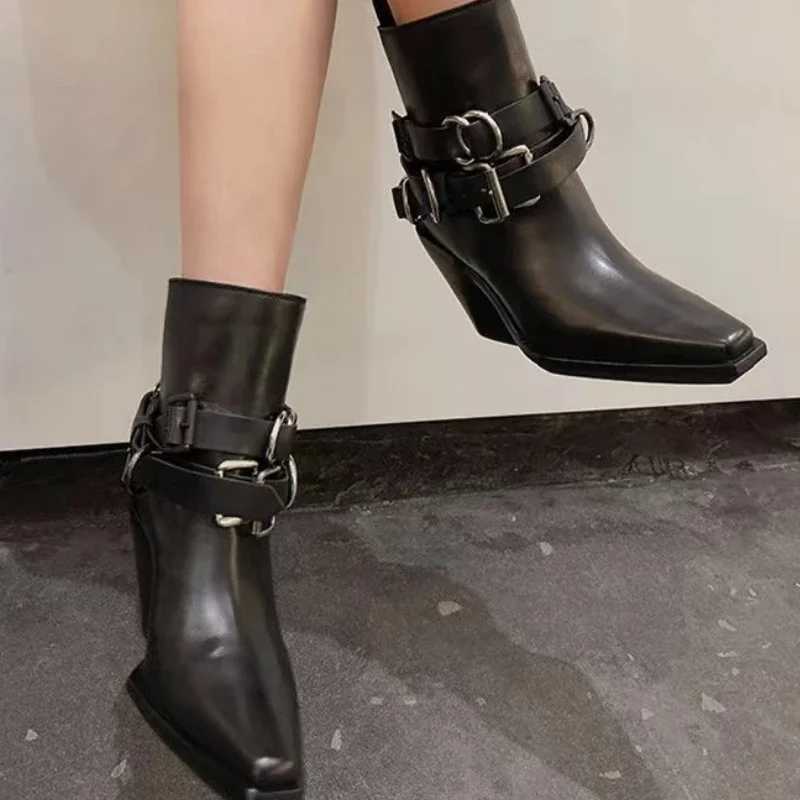 Belt Buckle Women Short Boots Squared Toe Genuine Laether Cool Fashion Designer Luxury Cowboy Knight Booties New Shoe Z250303