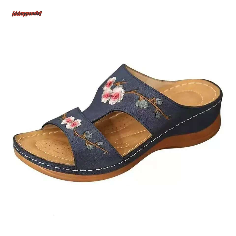 Women's Casual Slippers Fashion Hollow wers Wedge Sandals Outdoor Embroidered Platform Comfortable Beach Shoes Chinelo Nuvem #ddmypanda