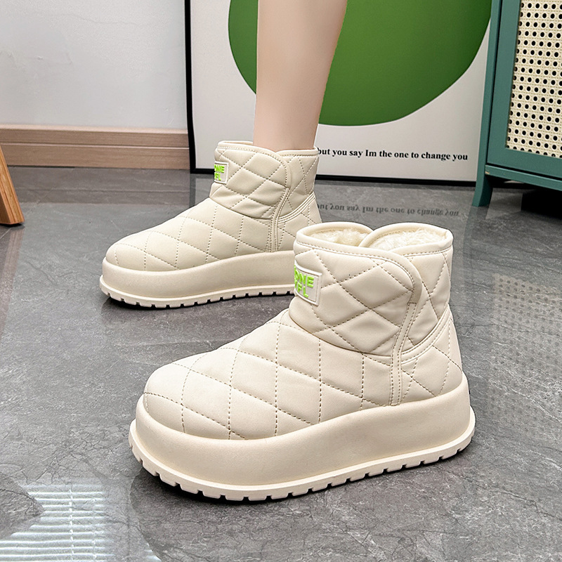 2025 Winter Designer s New Short Velvet Warm Cotton Fashion White Brown Black Thick Velvet Women s Short Boots Outdoor Non Slip Shoes