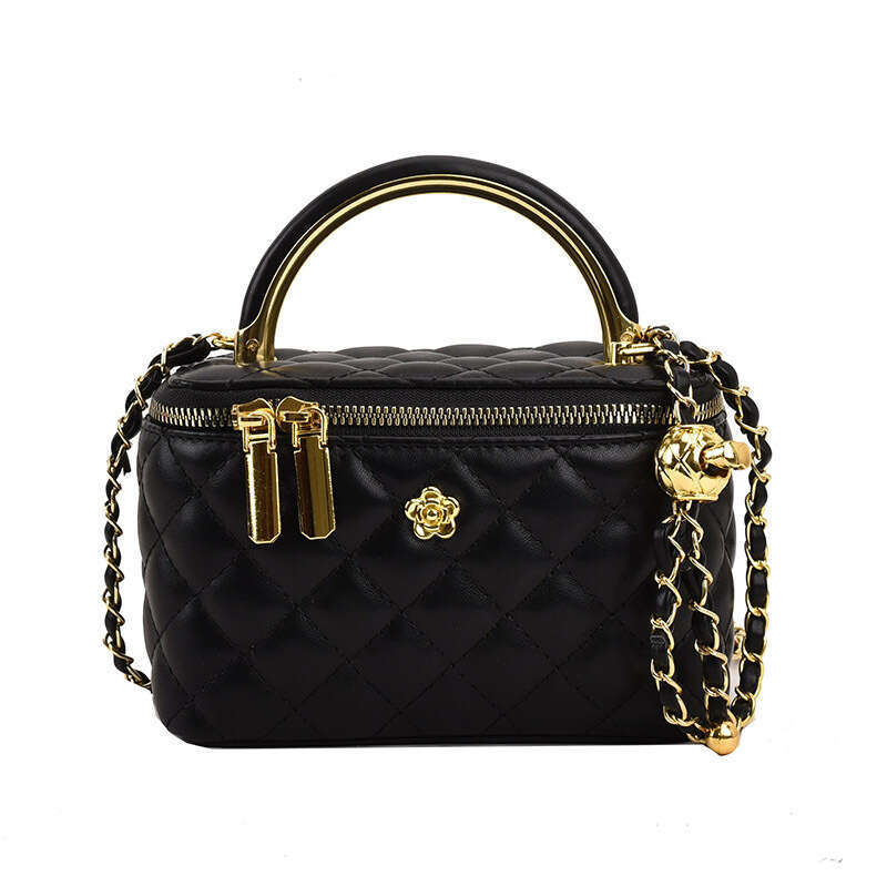 Xiaoxiangfeng Lingge Embroidery Thread for Women 2025 New High end Chain Fashion Versatile Handheld Small Square Bag