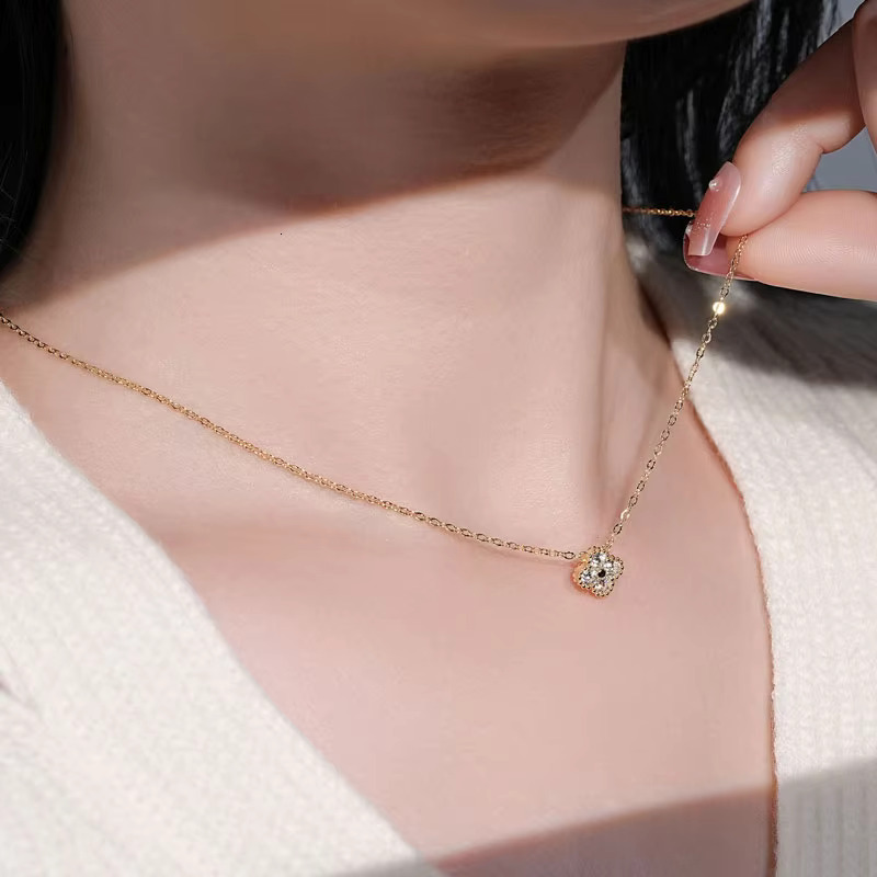 High Quality Sterg Sier VVS D Mossanite Jewelry Round 3mm 0.10ct Moissanite Four-leaf Clover Pendant Necklace for Women
