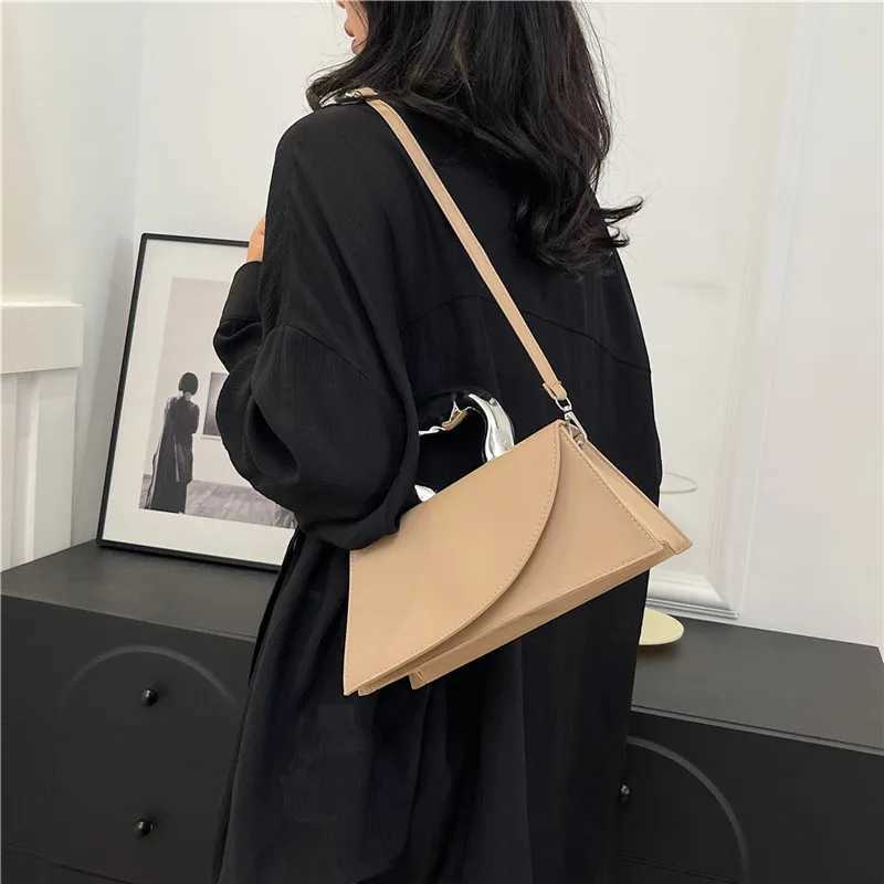 Luxury Designer Metal Handle PU Leather Womens Handbag Casual Crossbody Bag Trapezoid Tote Y250303
