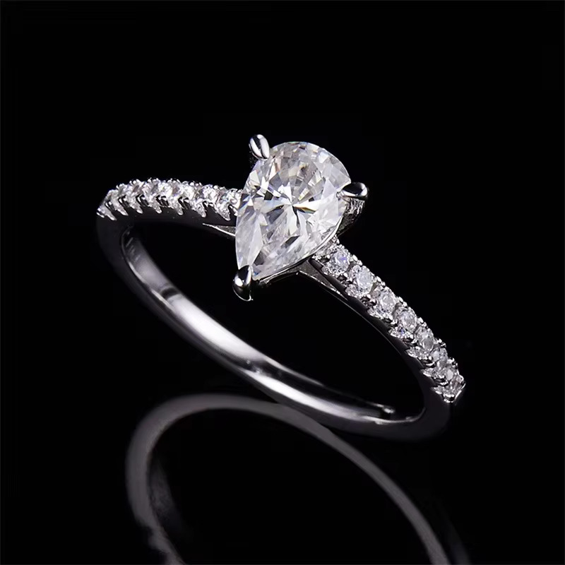 Lab Created Certified Mossanite Wedding 1ct 5.5 mm White Color Princess Cut Sier Engagement Moissanite Ring for Women