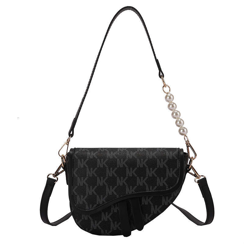 Women's 2025 spring/summer new item niche contrasting letter saddle fashionable high-end texture single shoulder crossbody bag