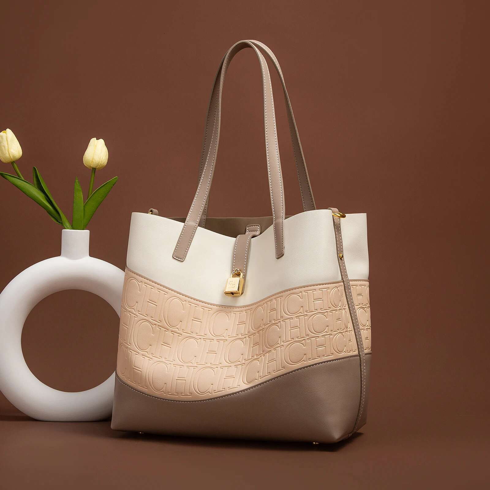 Women's New Handbag Blocking Design Versatile Fashionable Color Matching Essential for Daily Commuting