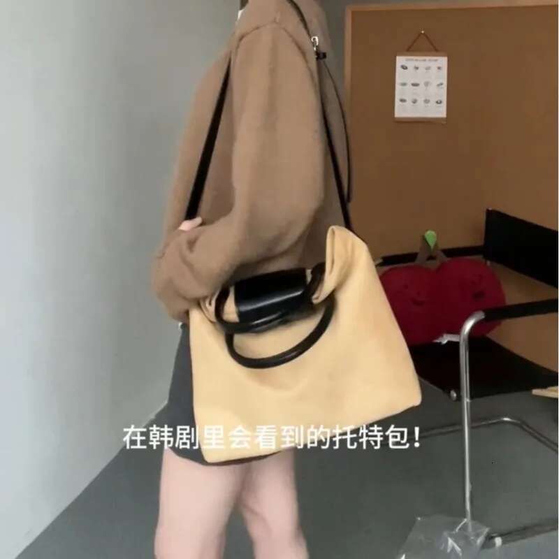 Korean Version Frosted Large Capacity Handbag 2025 New Retro Crossbody Briefcase High-End Commuting Shoulder Bag