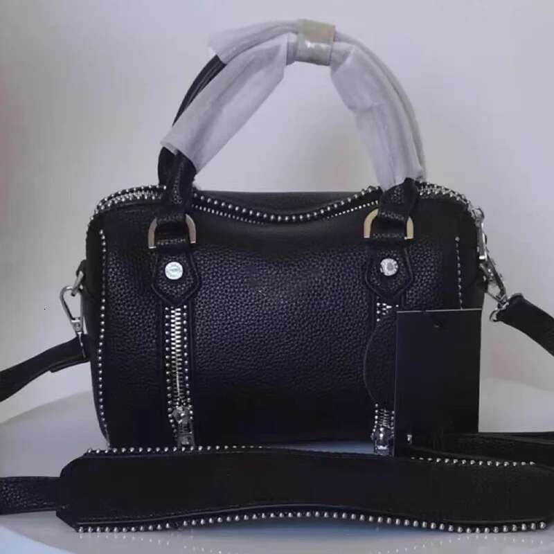 2025 New Women Shoulder Design Stylish Ladies Crossbody High Quality Vintage Chain Envelope Bag