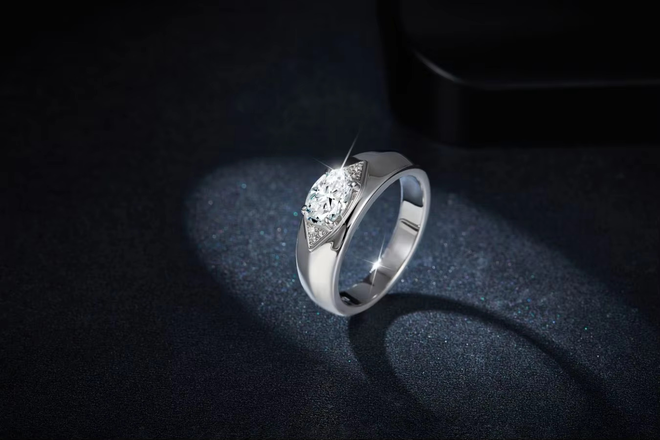 1 Moissanite men's ring - the perfect gift for daily wear, parties, weddings, and anniversaries, with quality assurance