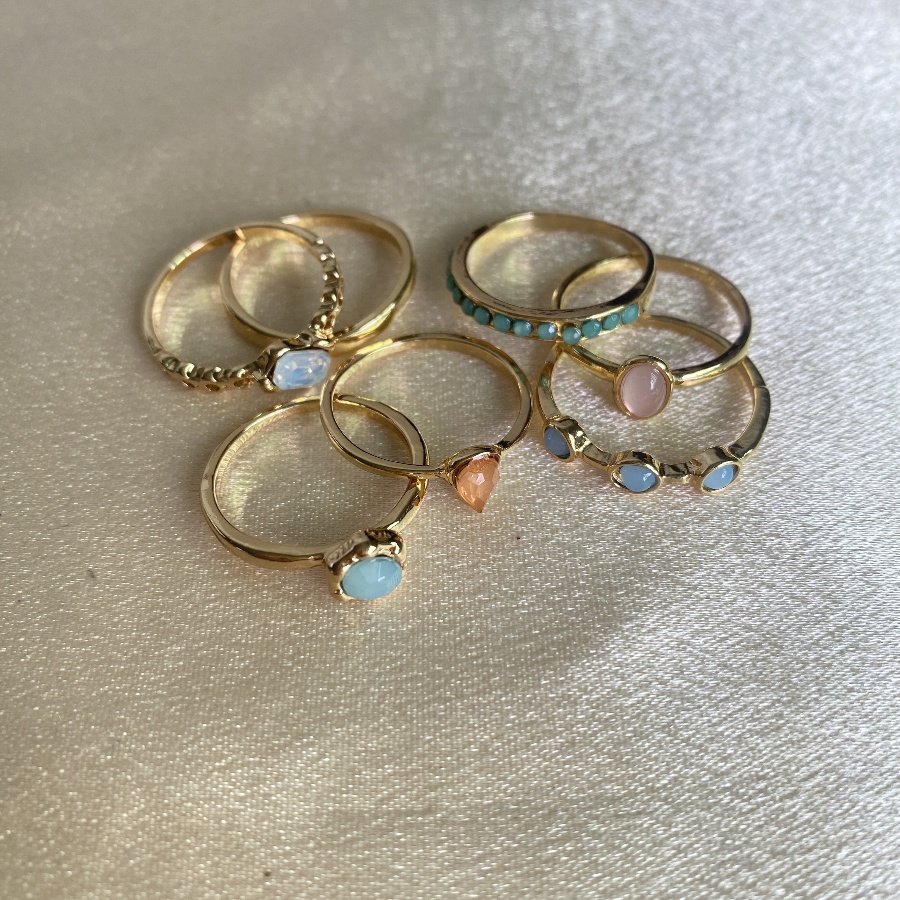 Elegant Seven-Piece Jelly Colored Gold Ring Collection - Fashionable Accessory Set