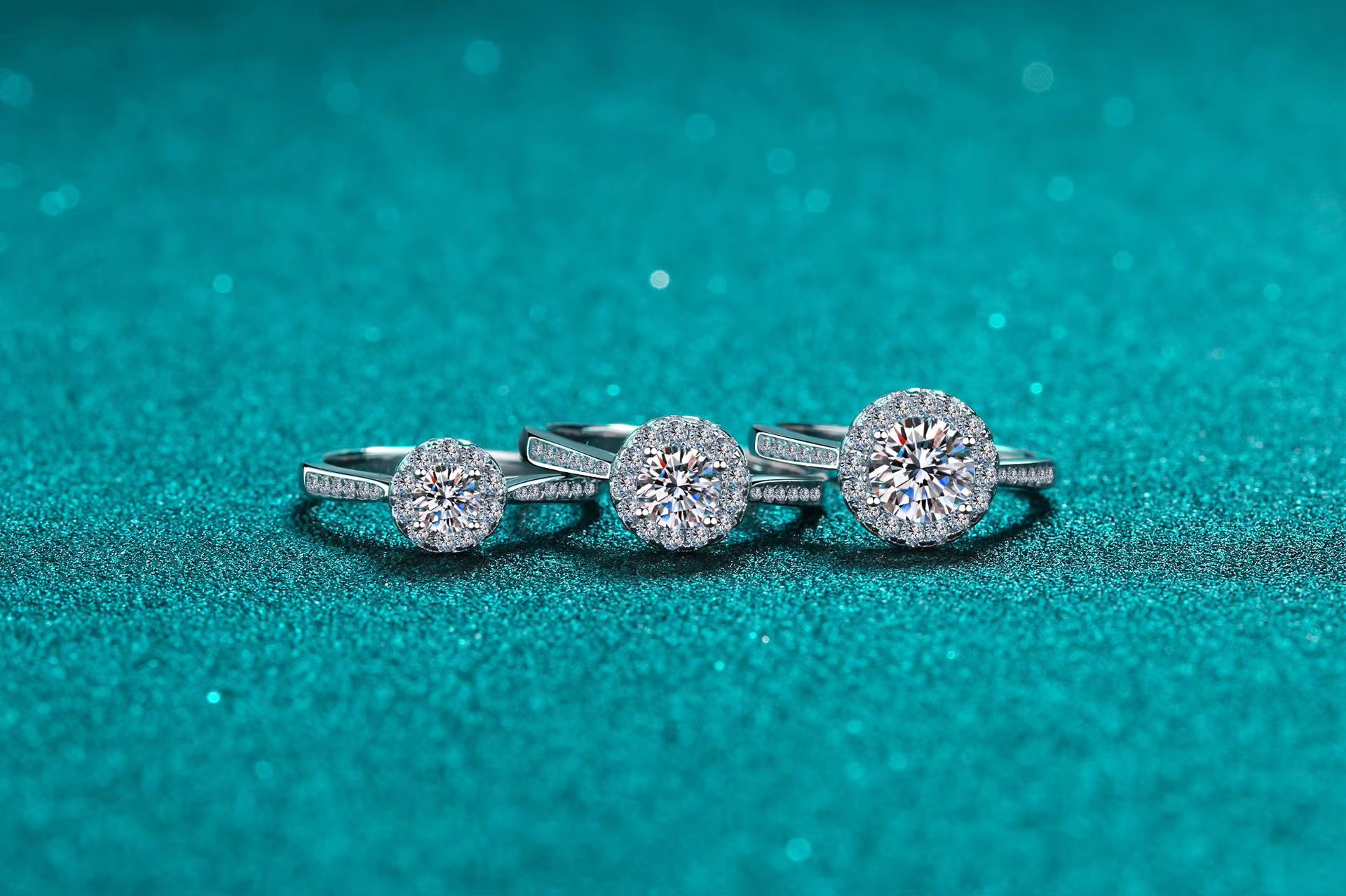 Sierstone ring with female circular halo design, gold-plated PT950