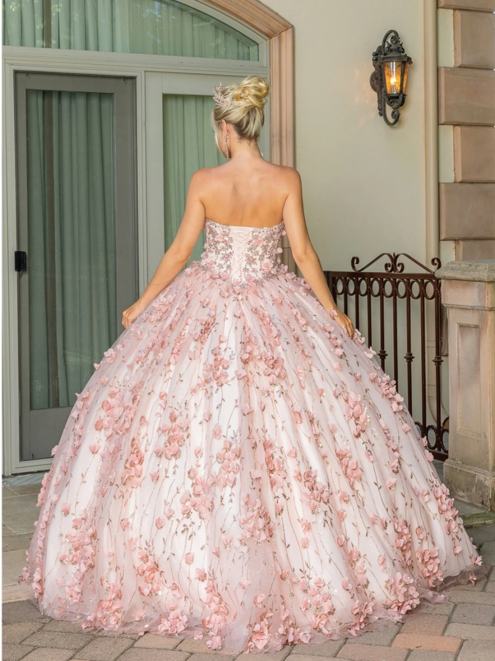 Elegant Ball Gown Quinceanera Dresses For Women Appliques Sequins Gowns Sweetheart Neck Sleeveless Party Prom Sweep Train Dress Customied