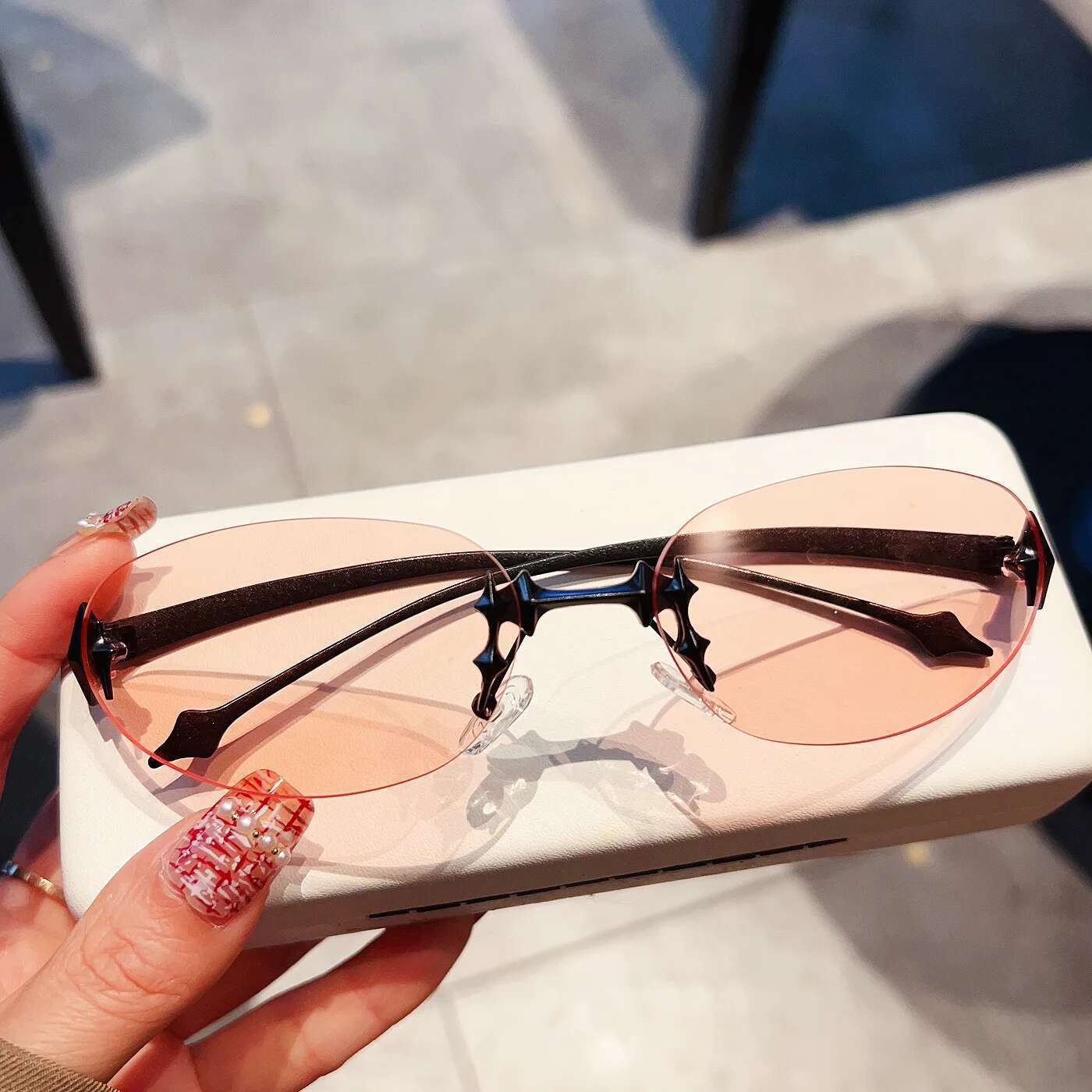 Y2K Fashion Vintage Brand Designer Rimless Oval Sunglasses Women For Men Sun Glasses Punk Popular Rivet Star Small Shades