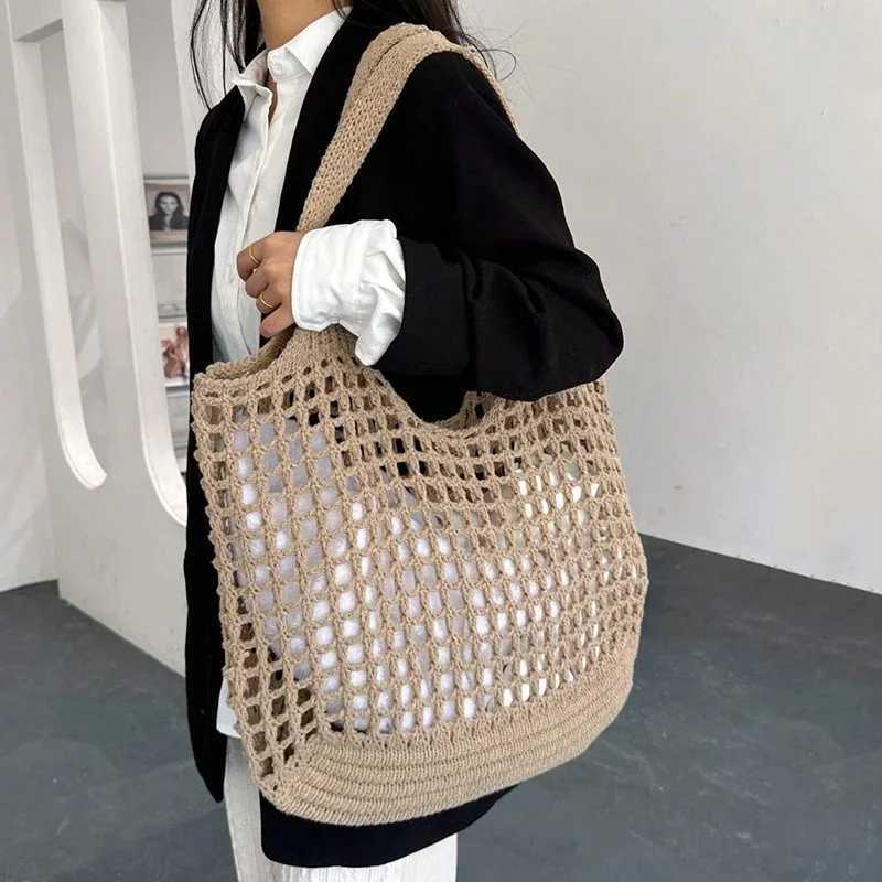 New Arrival Fashion crocheted womens bag summer beach handbag Lafia fashion handbag grass bag Bohemian womens knitted shoulder bag T250303