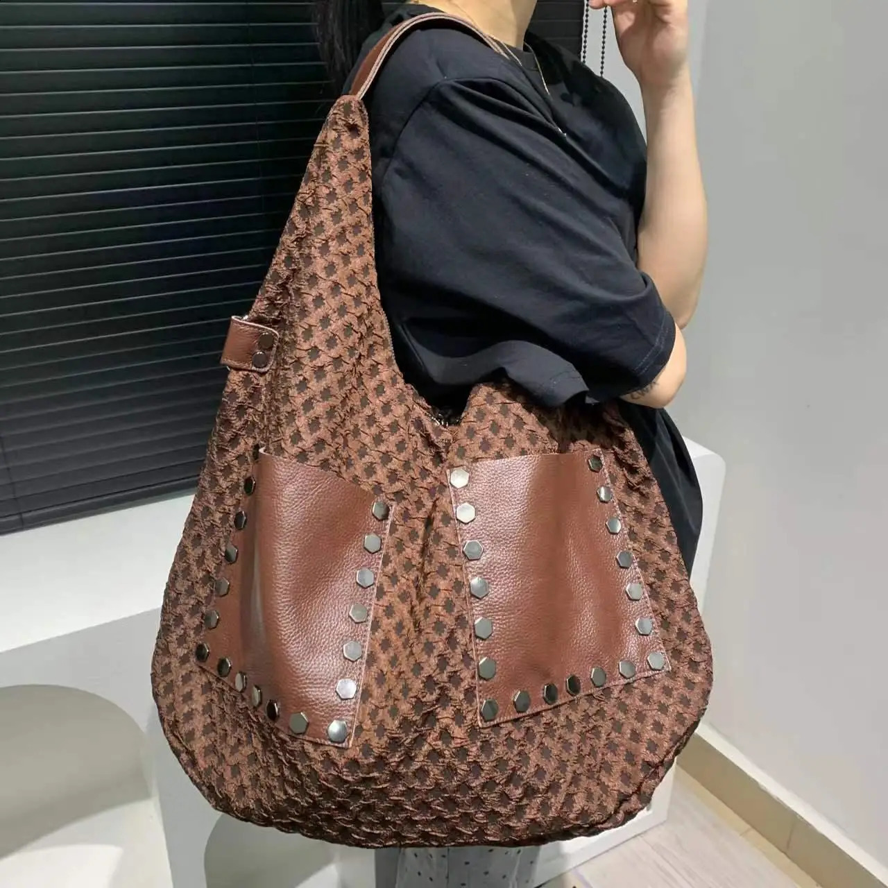 Womens fashion casual sports tote bag stitching genuine leather large capacity shoulder messenger bag 250305