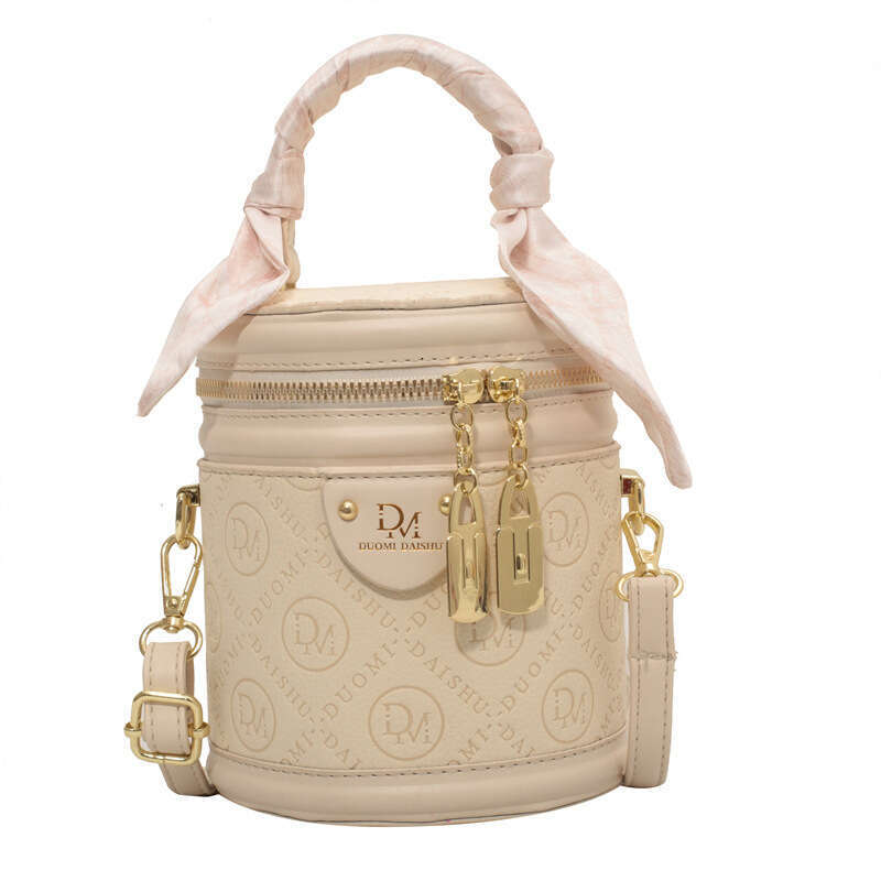 Solid color texture small for women's autumn 2025 new trendy and fashionable niche hand-held circular bucket crossbody bag