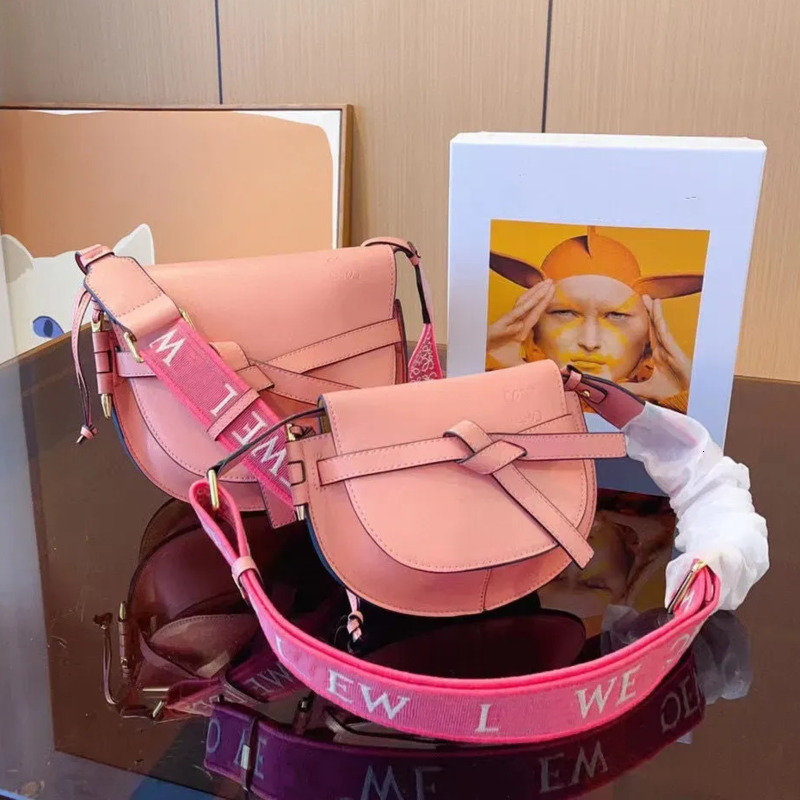 Loewepurse Saddles Womens Shoulder Handbag Squezze High-End Real Cowhide Bow Clamshell Wallet Fashion Alphabet Broadband Sub Crossbody Bag