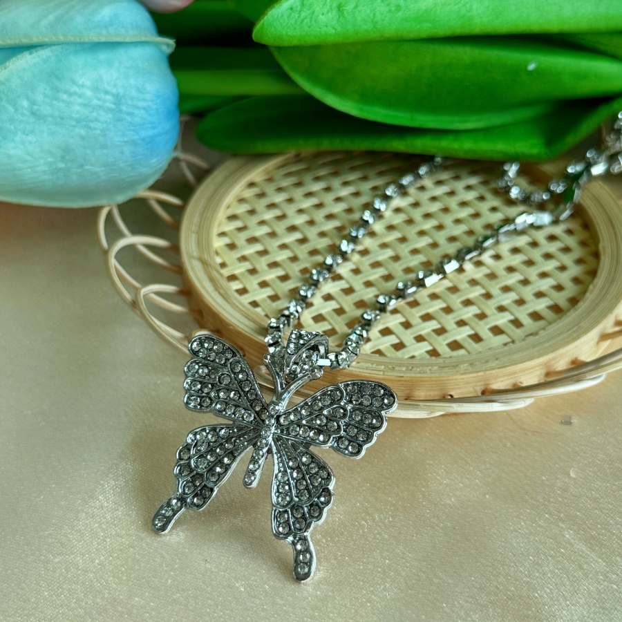 Women's Elegant Single Layer Rhinestone Butterfly Pendant Necklace with Claw Setting