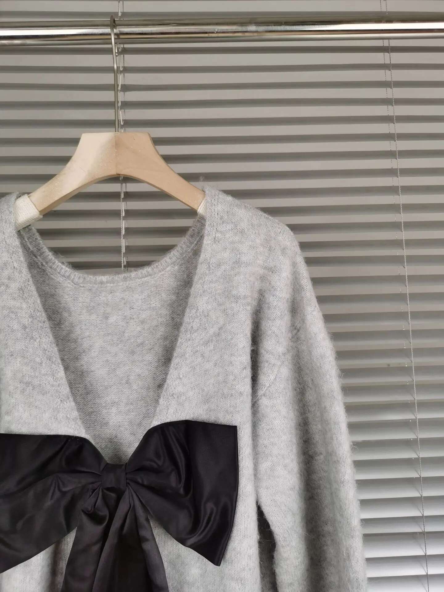 Women 2025 Spring Autumn Backless Large Bow Ed Sexy Knitted Sweater All Match Bottoming Pullover Tops