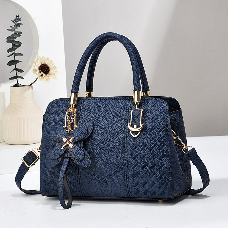Women's 2025 Korean version handbag fashionable and atmospheric middle-aged single shoulder crossbody women's bag versatile new style