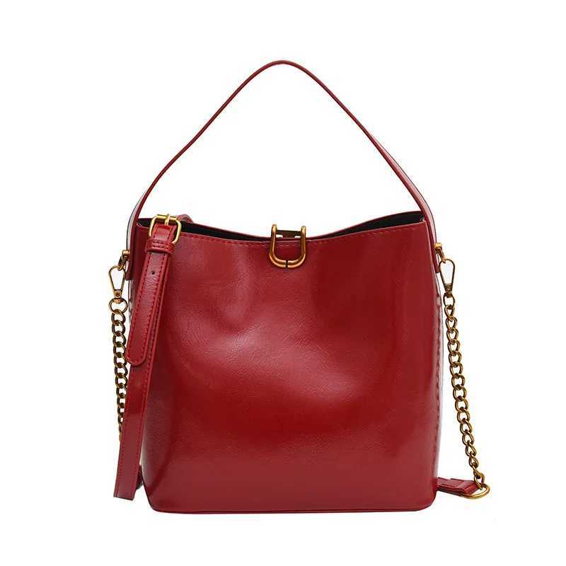 Luxury Designer Chain Oil PU Leather Womens Handbag Retro Crossbody Bag Bucket Tote Y250303