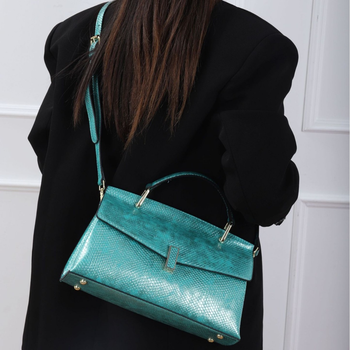 Designer 2025 Mom Crossbody Versatile, High End, Shiny Surface, Temperament, Snake Pattern Splicing Design, Handheld Shoulder Bag