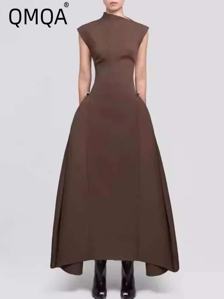 QMQA Fashion Women's Evening Elegant Dress Diagonal Collar Sleeveless Slimming Ankle-Length Dresses 2025 New Clothing 1A255