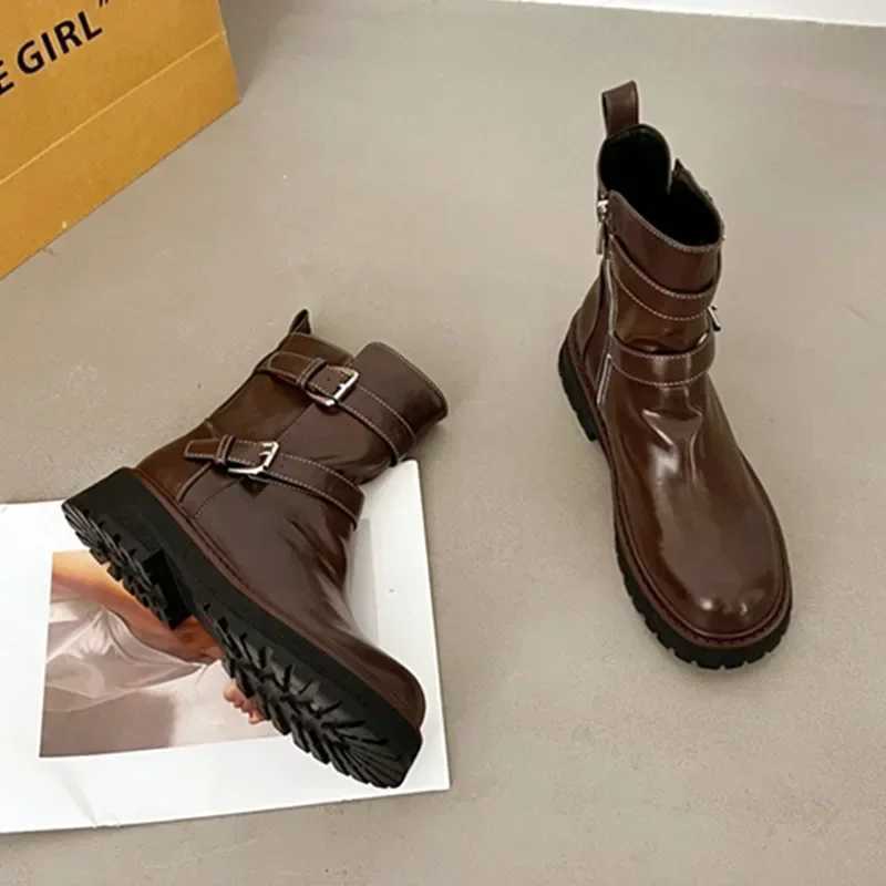 New Luxury Leather Ankle Boots Women Chunky Heel Flat Biker Boots Belt Metal Buckle Design Platform Boots for Women Combat Boots Z250303
