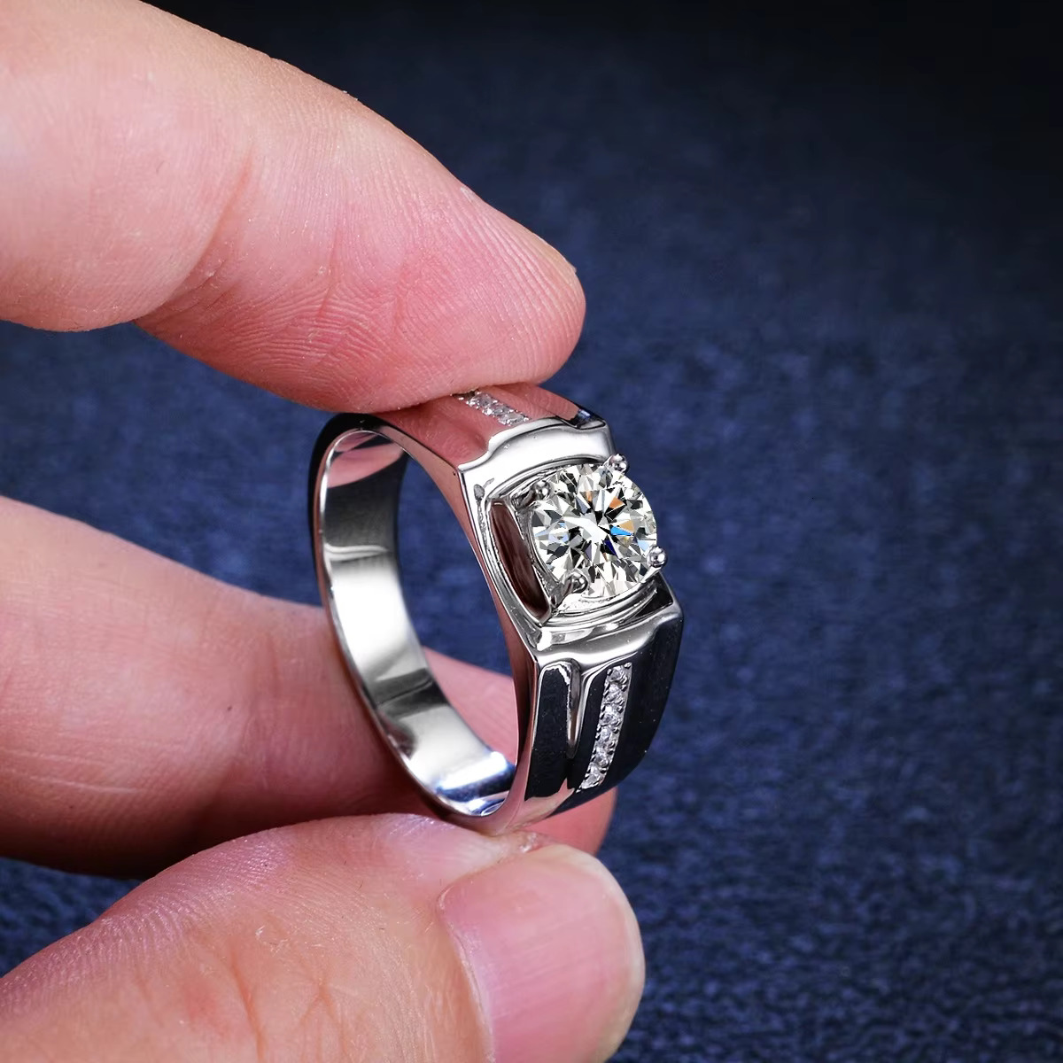 High quality 1 moissanite sterg sier anti discoloration ring, suitable for men's finger jewelry