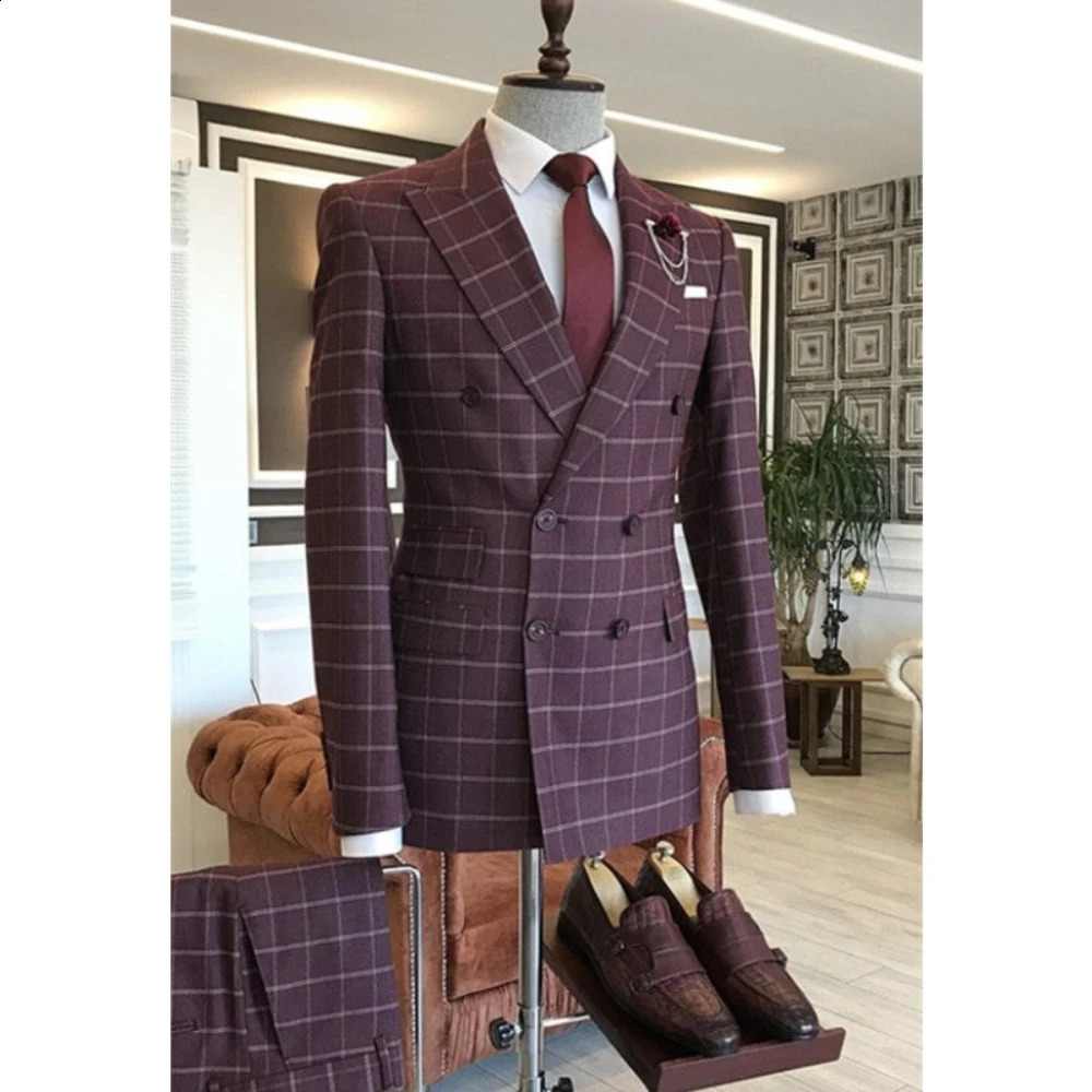 Stylish Double Breasted Plaid Men Suits Wine ed Lapel For Business 2 Pieces Set Jacket Pant Wedding Tuxedos 250224