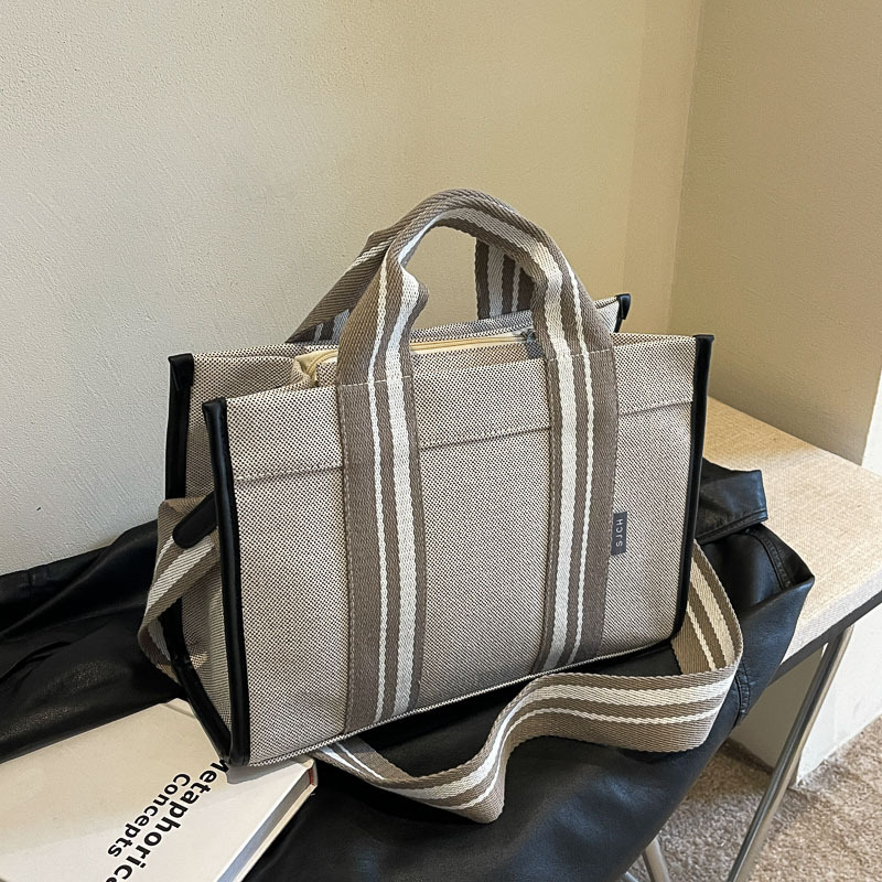 Designer Canvas Women's Tote Large Capacity, Summer Crossbody, 2025 New Versatile Shoulder Bag, Hand-Held Commuting Bag