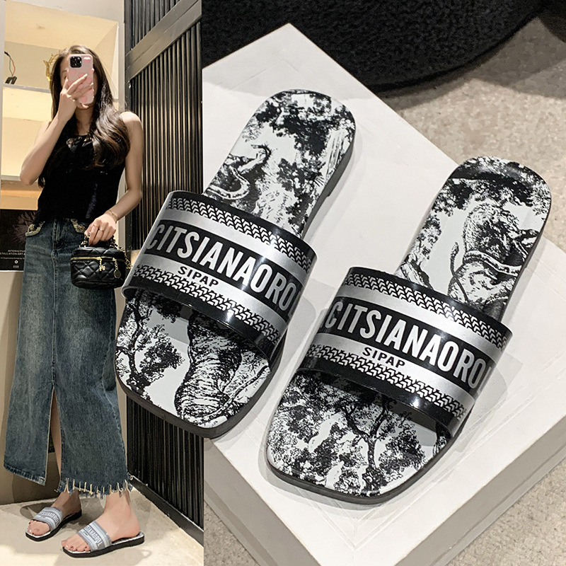 2025 hot new free shipping designer slippers for womens flat slippers black sliver glod Summer new outdoor beach slippers